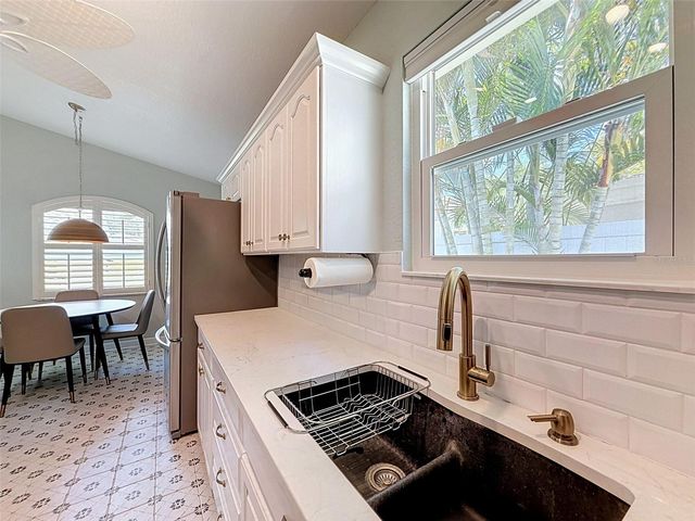 182 29TH AVENUE N, St Petersburg, FL 33704