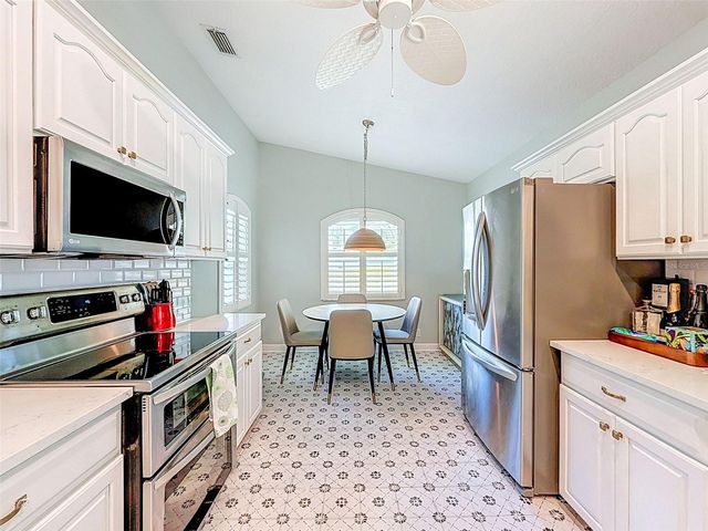 182 29TH AVENUE N, St Petersburg, FL 33704