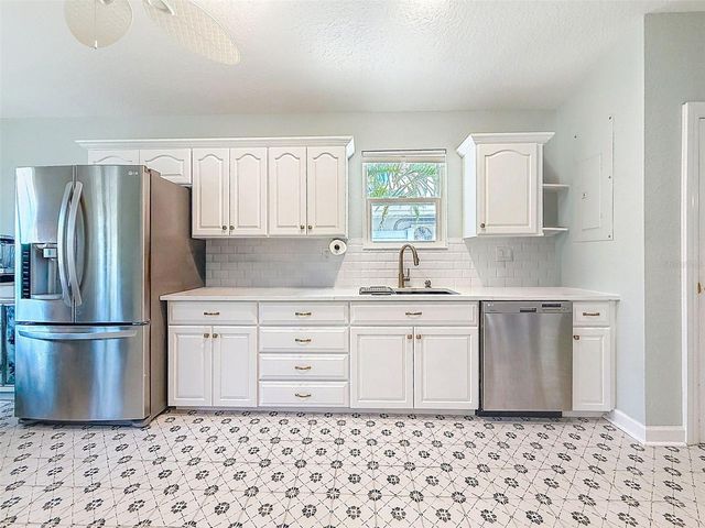 182 29TH AVENUE N, St Petersburg, FL 33704