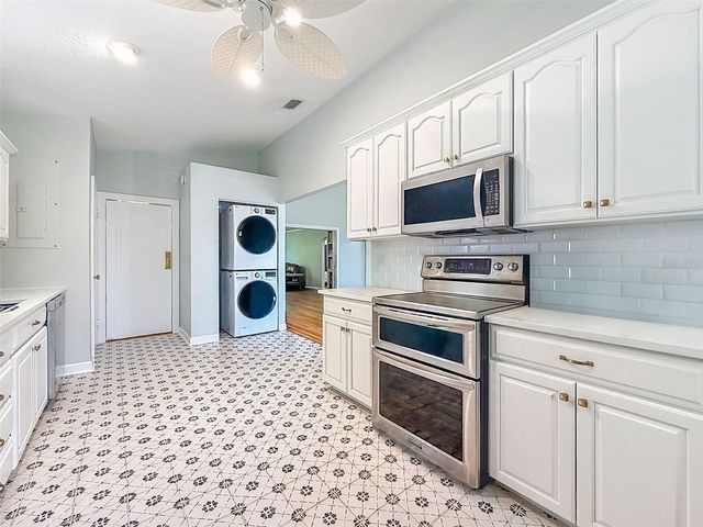 182 29TH AVENUE N, St Petersburg, FL 33704