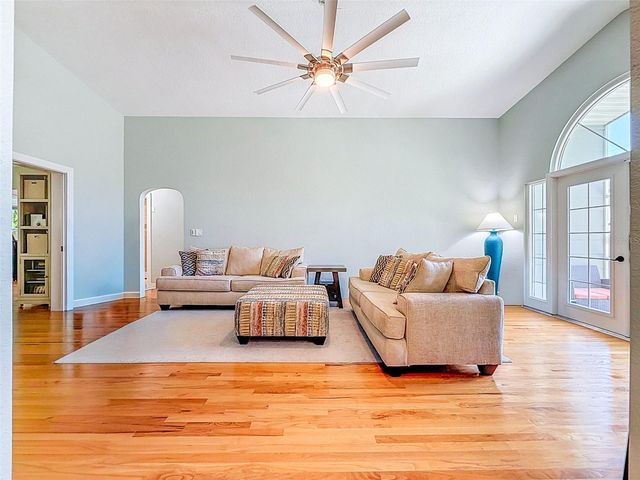 182 29TH AVENUE N, St Petersburg, FL 33704
