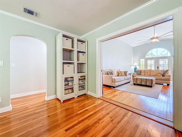 182 29TH AVENUE N, St Petersburg, FL 33704