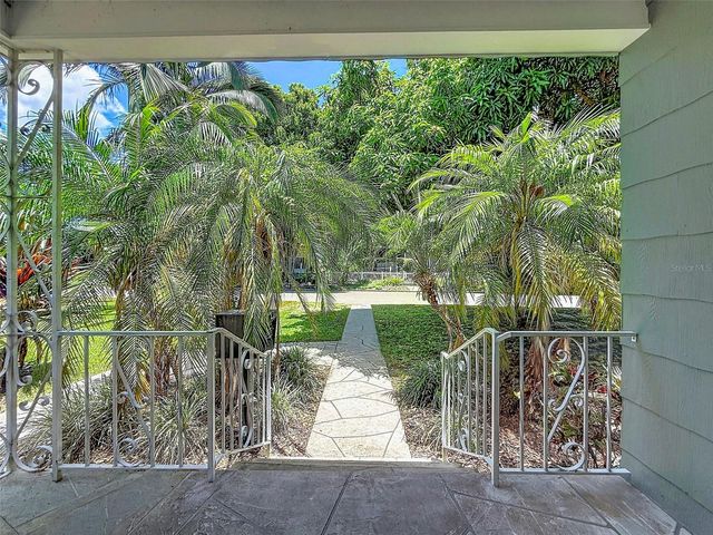 182 29TH AVENUE N, St Petersburg, FL 33704