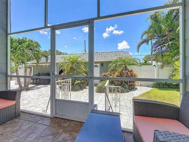 182 29TH AVENUE N, St Petersburg, FL 33704