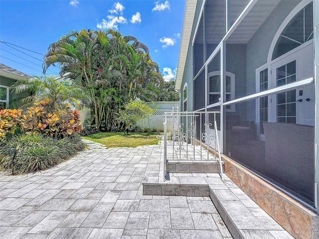 182 29TH AVENUE N, St Petersburg, FL 33704
