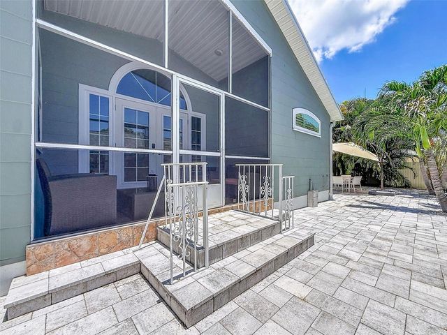 182 29TH AVENUE N, St Petersburg, FL 33704