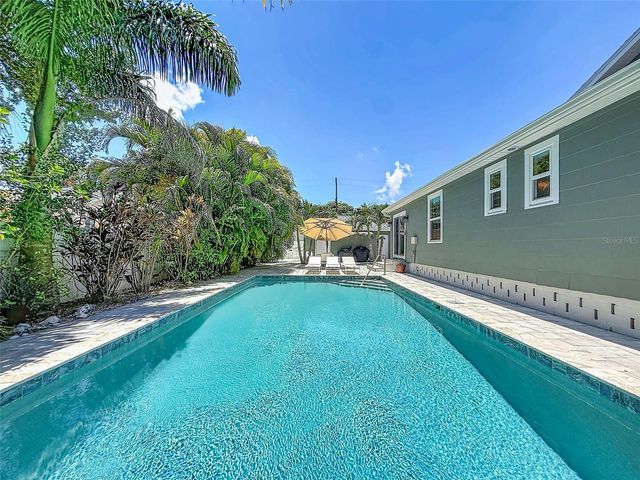 182 29TH AVENUE N, St Petersburg, FL 33704