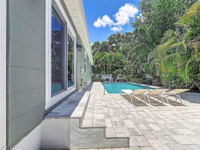 182 29TH AVENUE N, St Petersburg, FL 33704