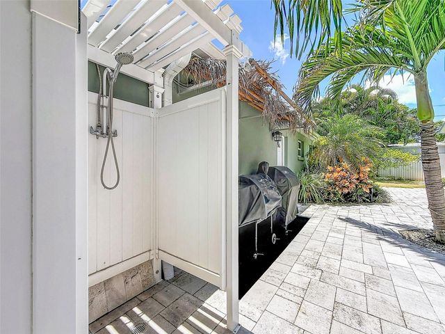 182 29TH AVENUE N, St Petersburg, FL 33704