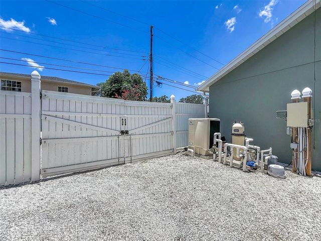182 29TH AVENUE N, St Petersburg, FL 33704