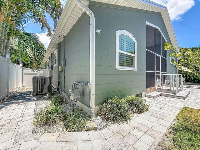 182 29TH AVENUE N, St Petersburg, FL 33704