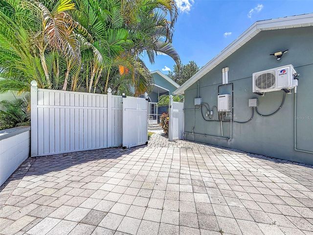 182 29TH AVENUE N, St Petersburg, FL 33704