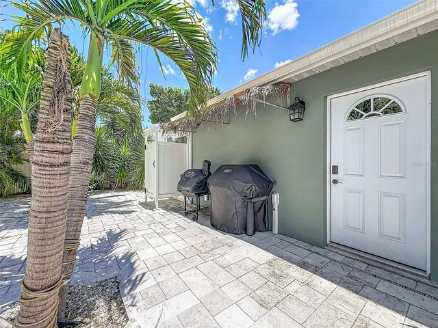 182 29TH AVENUE N, St Petersburg, FL 33704