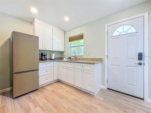 182 29TH AVENUE N, St Petersburg, FL 33704