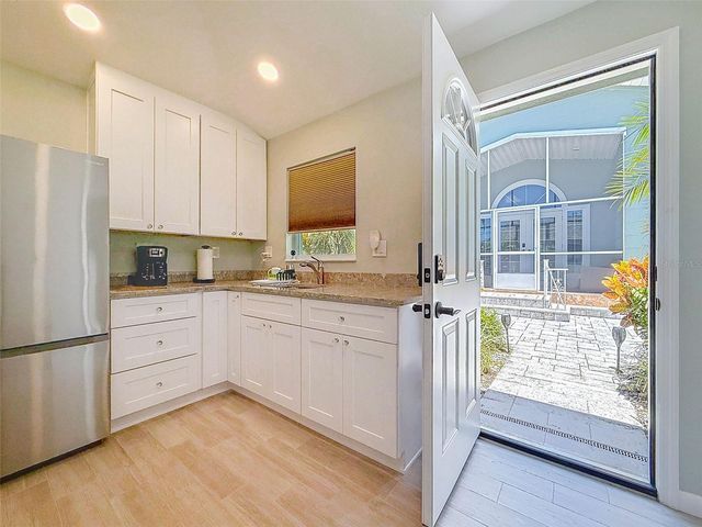 182 29TH AVENUE N, St Petersburg, FL 33704