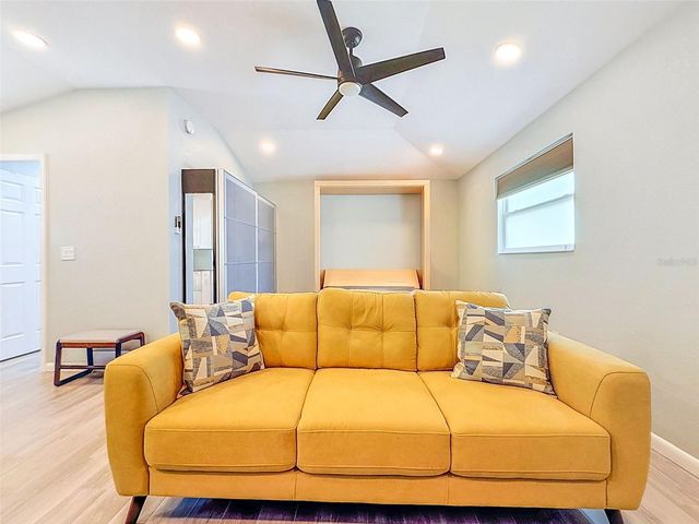 182 29TH AVENUE N, St Petersburg, FL 33704