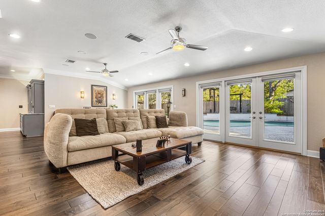 118 Laramie, San Antonio, TX 78209