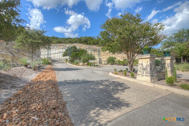 338 Sheridan Drive, Canyon Lake, TX 78133