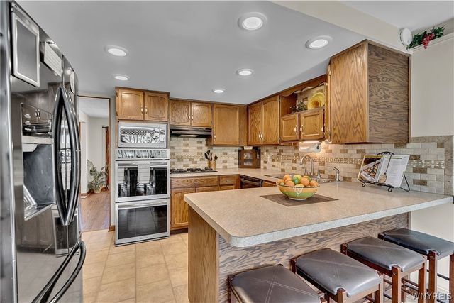 126 Amberwood Drive, Grand Island, NY 14072