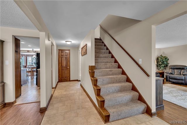 126 Amberwood Drive, Grand Island, NY 14072