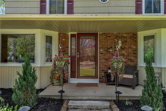 126 Amberwood Drive, Grand Island, NY 14072