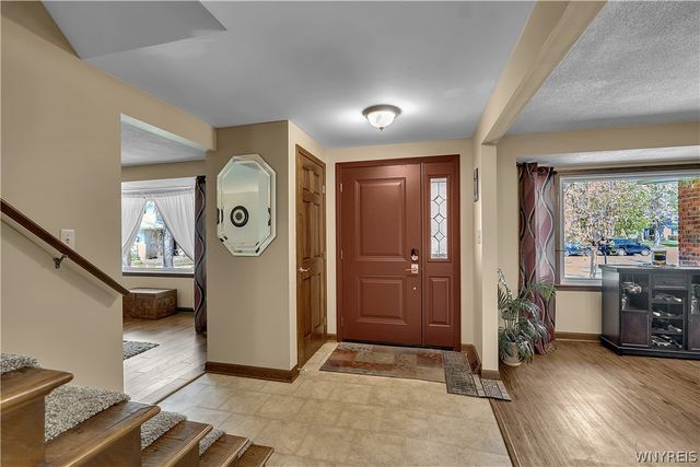 126 Amberwood Drive, Grand Island, NY 14072
