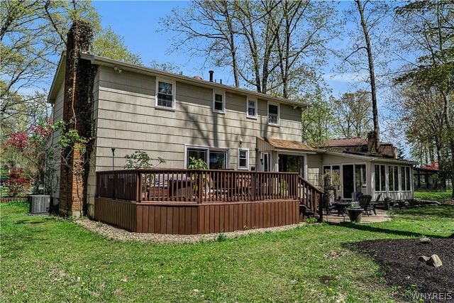 126 Amberwood Drive, Grand Island, NY 14072