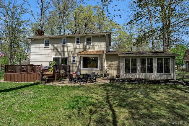 126 Amberwood Drive, Grand Island, NY 14072