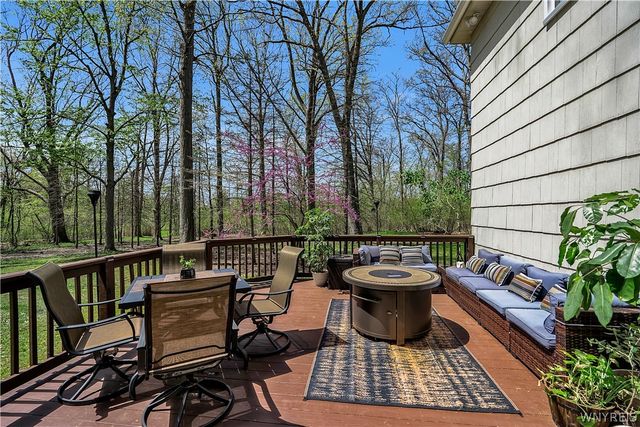 126 Amberwood Drive, Grand Island, NY 14072