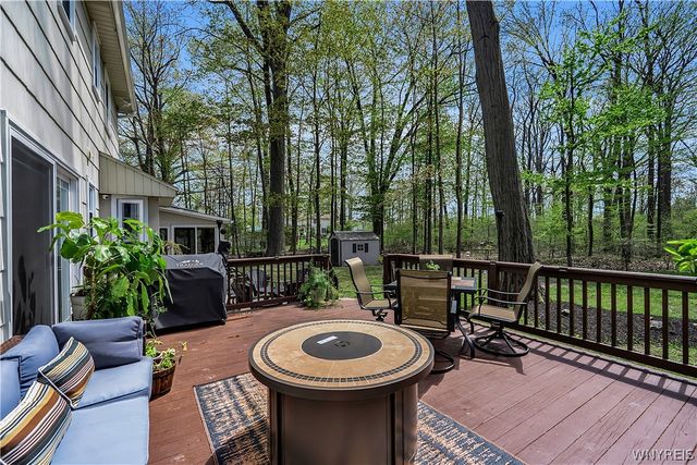 126 Amberwood Drive, Grand Island, NY 14072