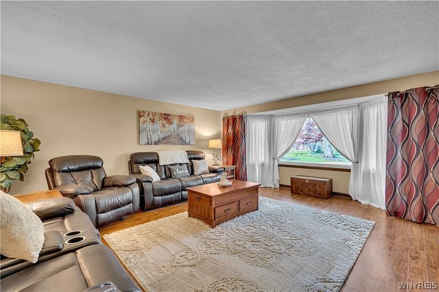 126 Amberwood Drive, Grand Island, NY 14072