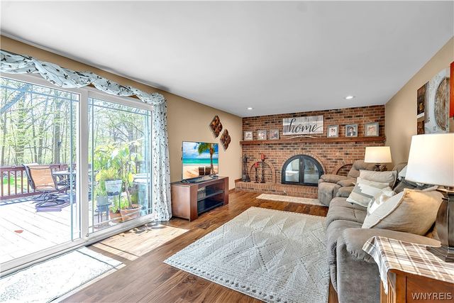 126 Amberwood Drive, Grand Island, NY 14072