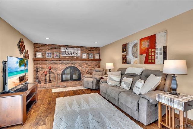 126 Amberwood Drive, Grand Island, NY 14072