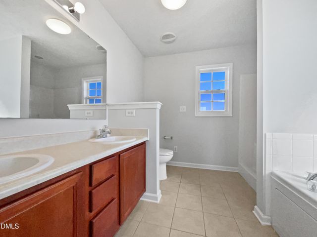 5904 Blue Sky Lane, Hope Mills, NC 28348
