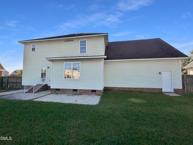 5904 Blue Sky Lane, Hope Mills, NC 28348