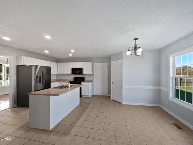 5904 Blue Sky Lane, Hope Mills, NC 28348