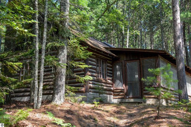 6483 W Plum Valley Road NW, Rapid City, MI 49676