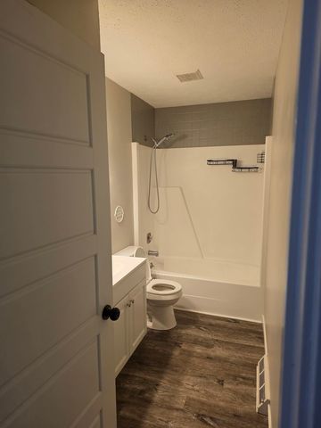 2501 W 57th Street, Davenport, IA 52806