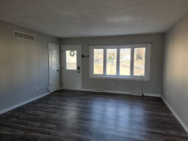 2501 W 57th Street, Davenport, IA 52806