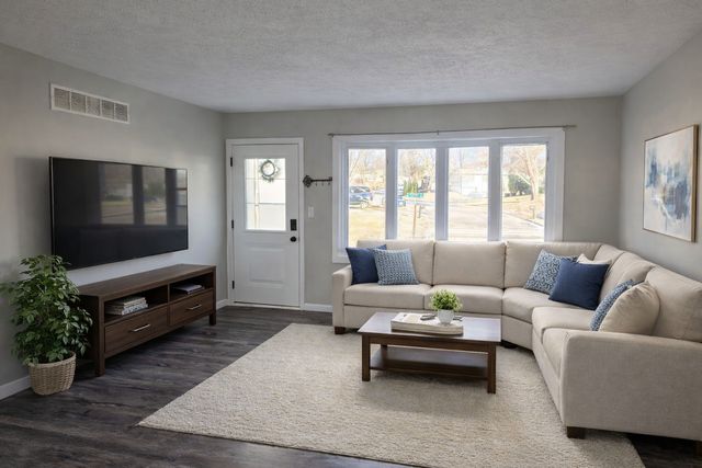 2501 W 57th Street, Davenport, IA 52806