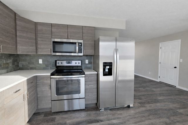 2501 W 57th Street, Davenport, IA 52806