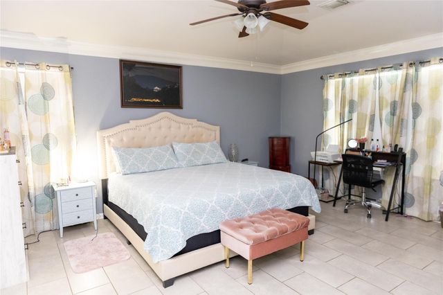 16715 Bending Creek Ln, Friendswood, TX 77546