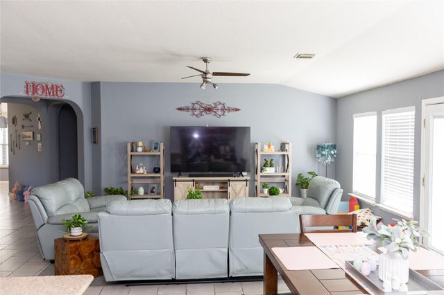 16715 Bending Creek Ln, Friendswood, TX 77546