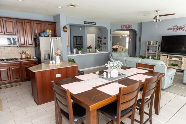 16715 Bending Creek Ln, Friendswood, TX 77546