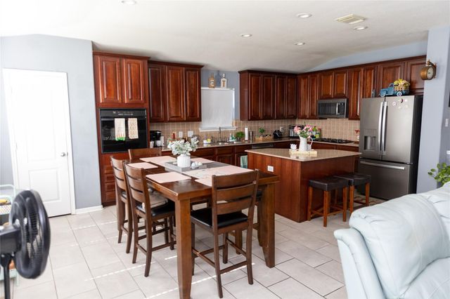 16715 Bending Creek Ln, Friendswood, TX 77546