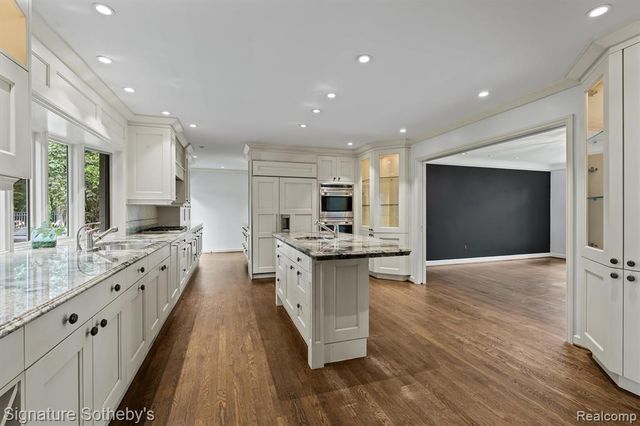 1381 Echo Lane, Bloomfield Hills, MI 48302