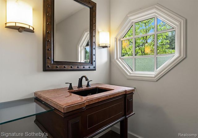 1381 Echo Lane, Bloomfield Hills, MI 48302