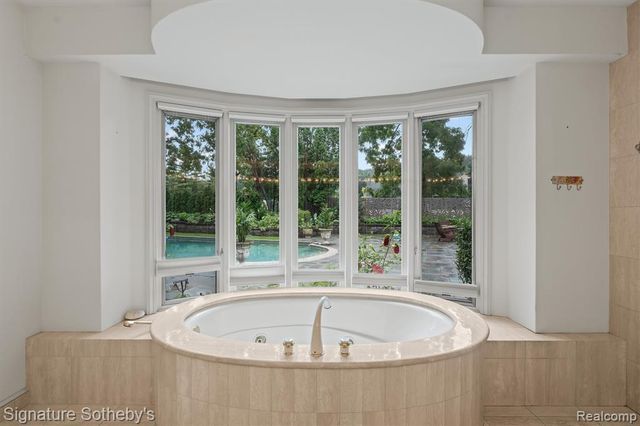 1381 Echo Lane, Bloomfield Hills, MI 48302