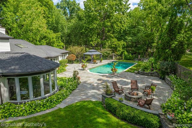 1381 Echo Lane, Bloomfield Hills, MI 48302