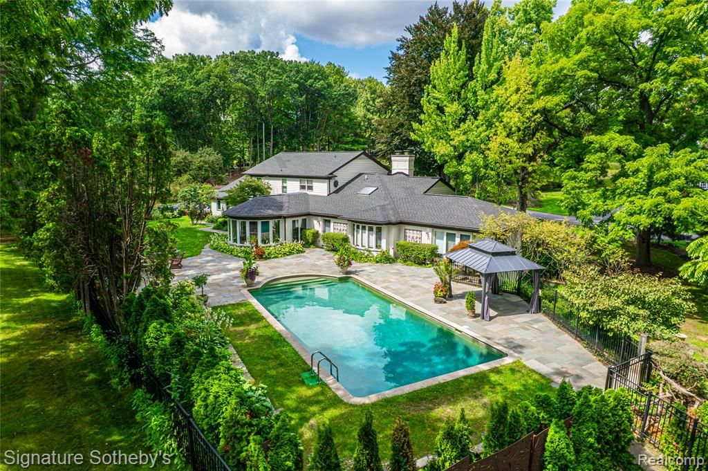 1381 Echo Lane, Bloomfield Hills, MI 48302